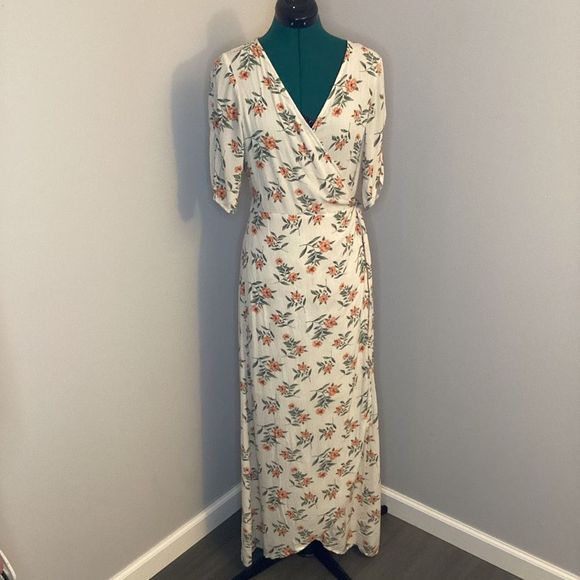 American Eagle Outfitters Dresses & Skirts - American Eagle Floral short sleeve maxi dress Size Medium Cottagecore Peasant Fa